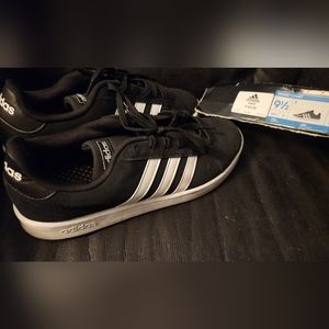 Adidas Women's Size 9 1/2 Granr Court shoes